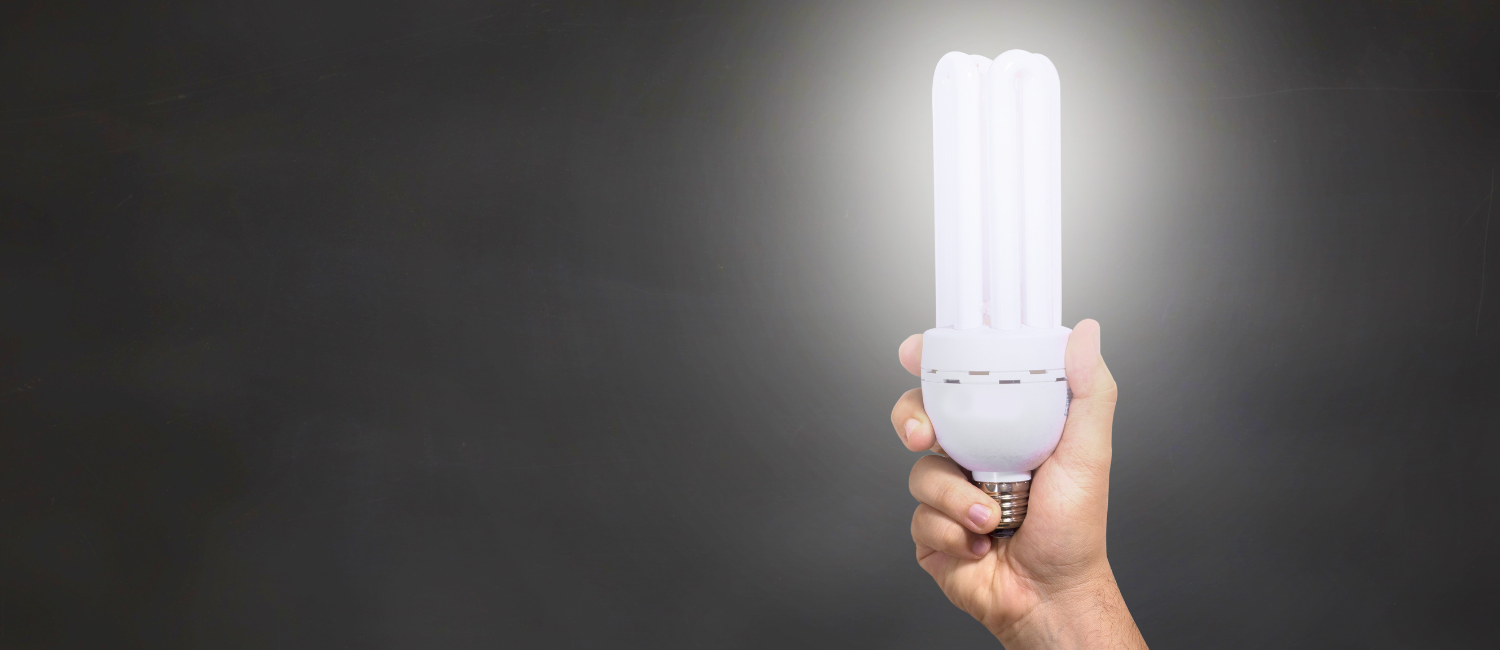 Comparaison de la puissance d'une lampe LED et d'une ampoule halogène 