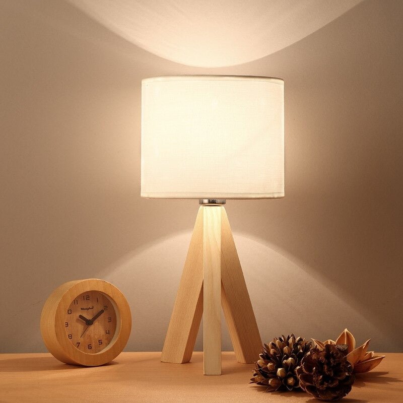 PIPPINT SMALL - Lampe de chevet trépied bois naturel et paille tressé