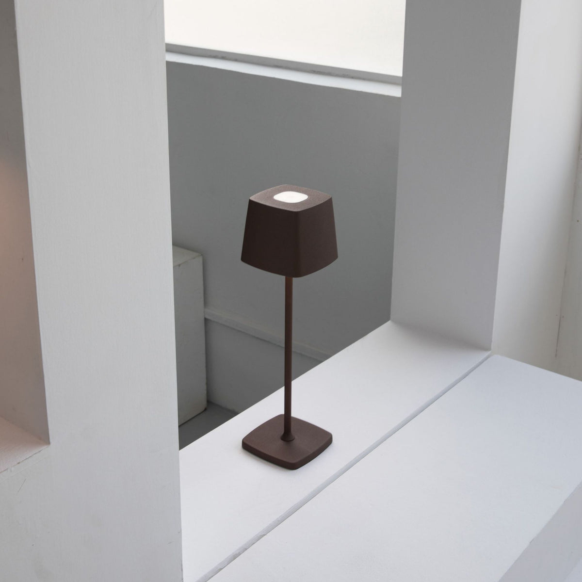 Lampe de bureau LED sans fil rechargeable – Tactile et à intensité réglable