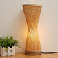 Lampe de chevet bambou tressé bohème pour chambre adulte, pied en bois clair, lumière chaude