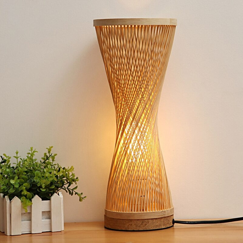 Lampe de chevet bambou tressé bohème pour chambre adulte, pied en bois clair, lumière chaude