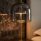 Lampe de chevet dorée verre sur table de nuit bois, décoration chambre adulte style scandinave luxe LampesDeChevet